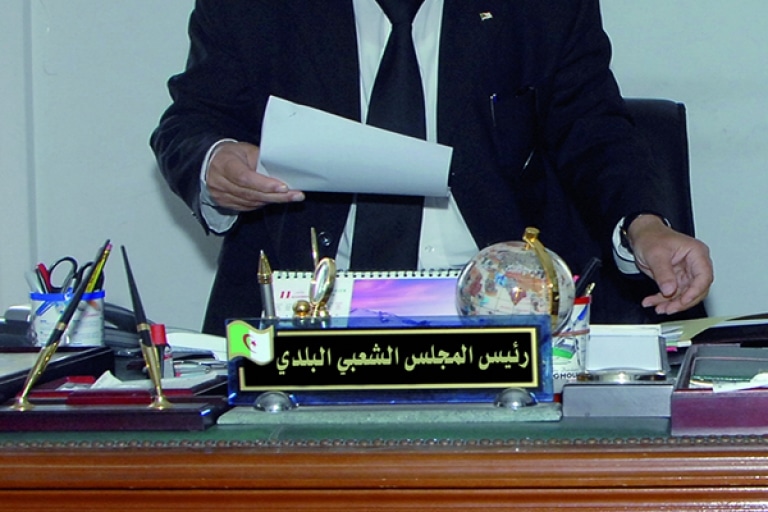 صورة المقرات الرسمية  بين الرذيلة و جبروت الابتزاز
