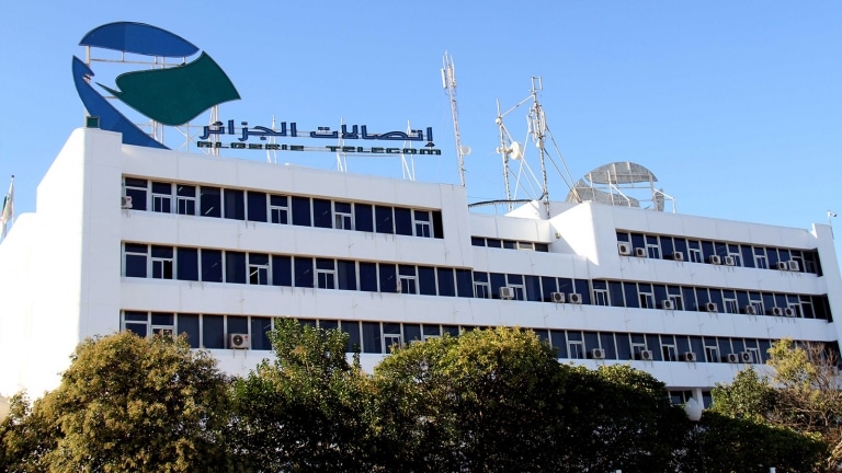 صورة مد ما يزيد  عن2270 كلم من شبكة الألياف البصرية بمعسكر