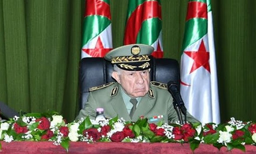 صورة اللواء شنڨريحة يشرف على تنصيب اللواء حمبلي قائدا للناحية العسكرية الخامسة غداً