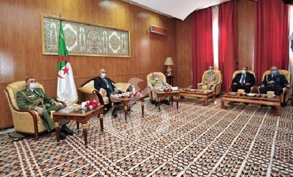 صورة الرئيس تبون يؤكد وقوفه “بالمرصاد” ضد اللوبيات التي تستهدف الجيش الوطني الشعبي بحملات “يائسة”
