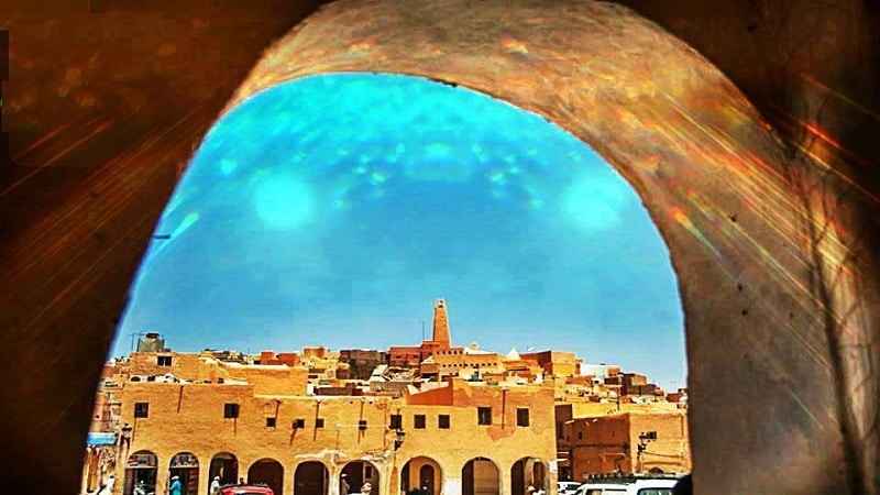 صورة ممثل الحزب الأرندي يوجه شكوى إلى اللجنة المستقلة للانتخابات بعد إكتشاف أوراق حزبه مشوهة داخل مراكز الإنتخابات بغرداية