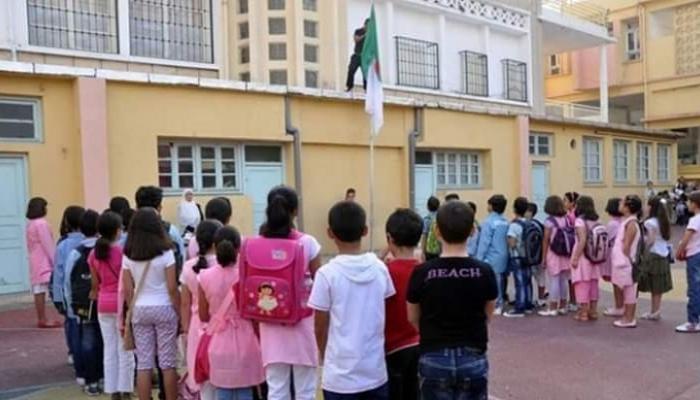 صورة وزير الصحة: المدارس ستبقى مفتوحة.. وتشديد الإجراءات يكون حسب الوضعية الوبائية