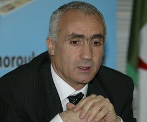 صورة الوزير الأسبق للاتصال رشيد بوكرزازة في ذمة الله