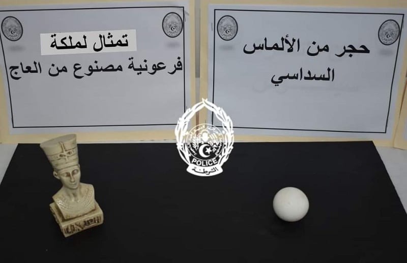 صورة خلية الانتربول بأم البواقي تسترجع حجر الماس ثمين وتمثال فرعوني