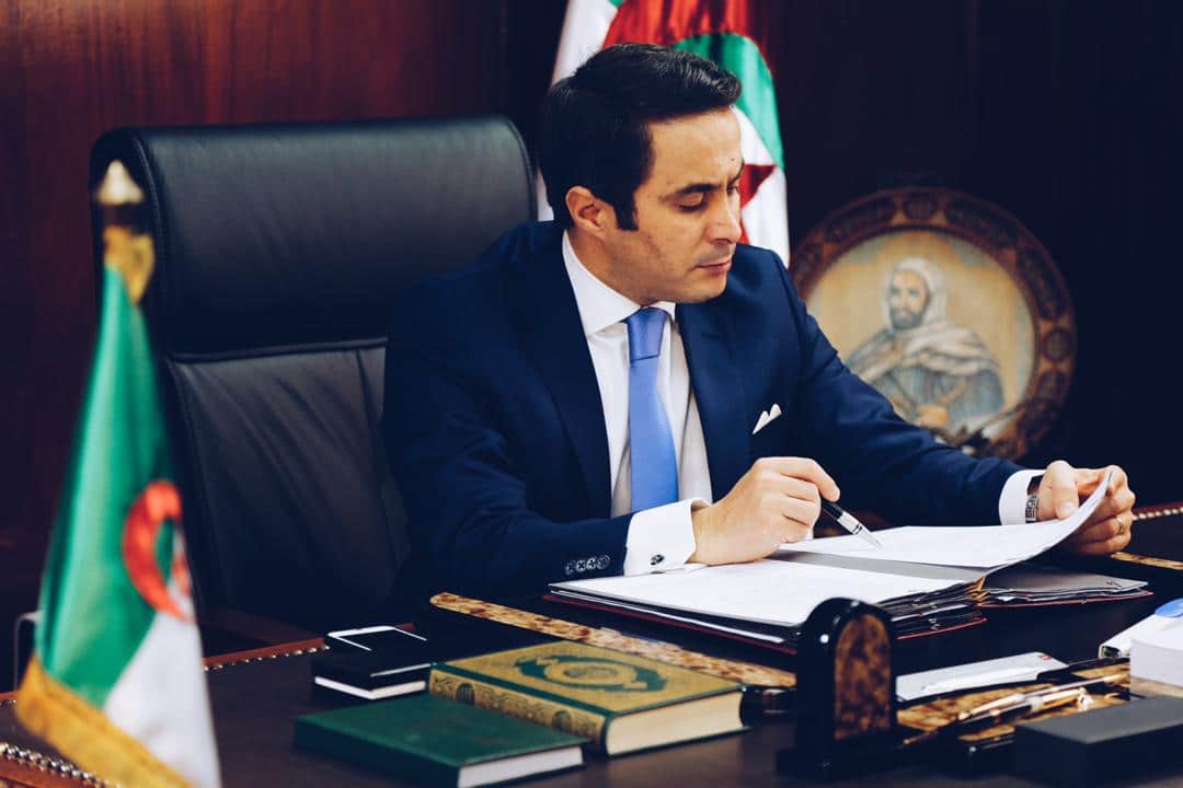 صورة خالدي يهنئ رئيس اللجنة الأولمبية الجزائرية المنتخب