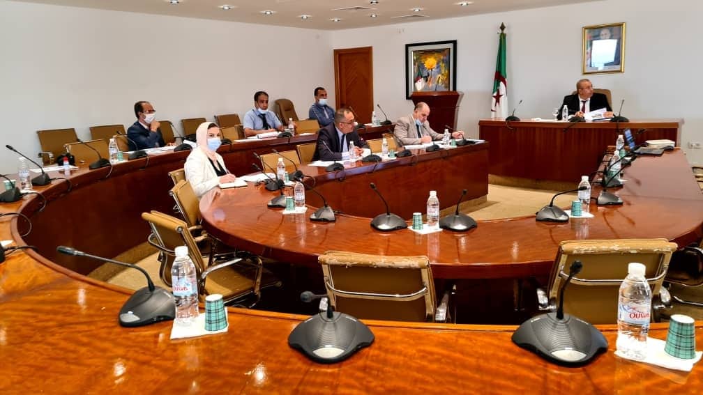 صورة وزير الصناعة يناقش وضعية وآفاق شركة “فيروفيال”