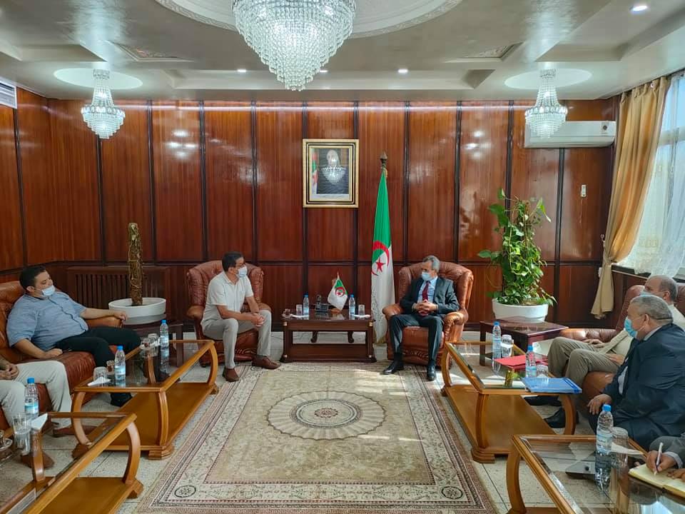 صورة وزير الصحة يعد بتسوية مطالب النقابة في اقرب الآجال