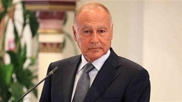 صورة أبو الغيط  يحل بالجزائر للتحضير للقمة العربية