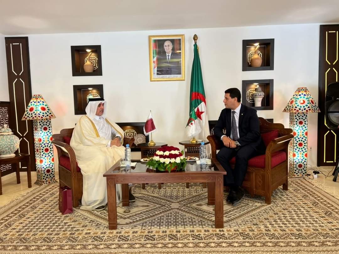 صورة وزير السياحة يبحث مع السفير القطري سبل تعزيز العلاقات الثنائية بين البلدين