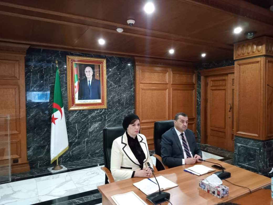 صورة اجتماع تنسيقي بخصوص تجسيد المشروع المدمج لاستغلال الفوسفات وحماية المواقع الأثرية