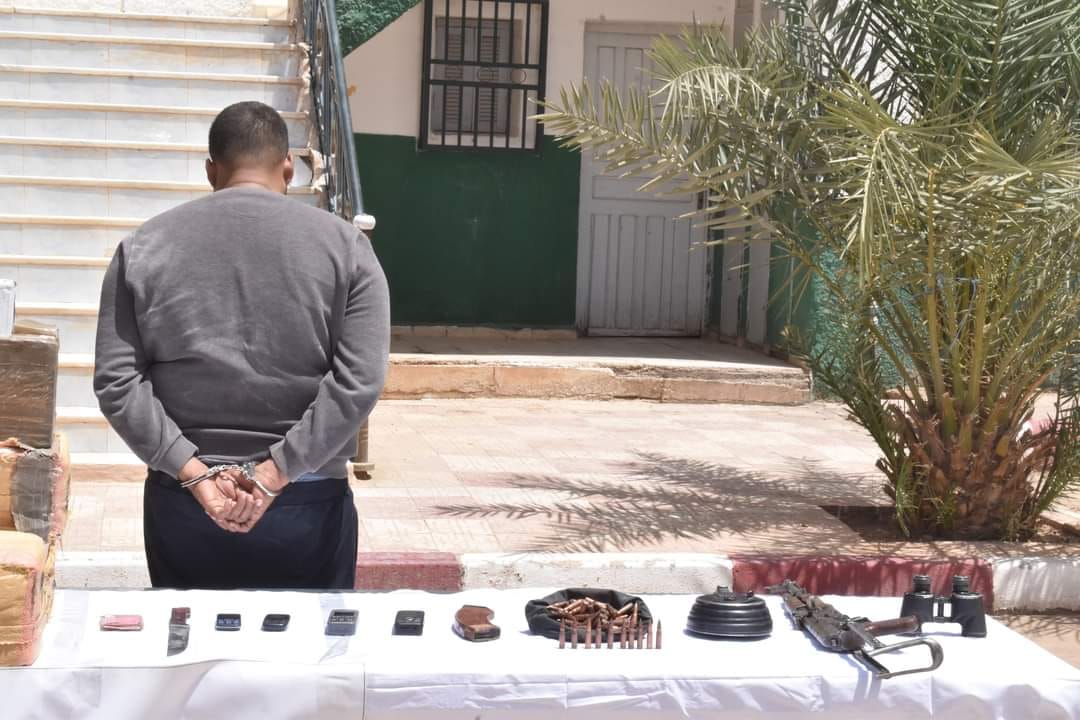صورة حصيلة الجيش :أوقفت مفرزة للجيش  عنصر دعم للجماعات الإرهابية ببسكرة