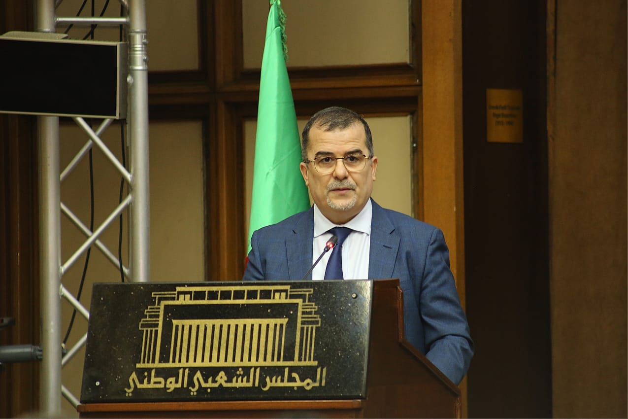 العمل