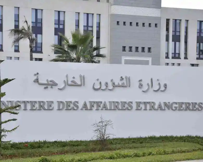 الجزائر تدعو إلى الحوار وتغليب مصلحة الشعب الليبي
