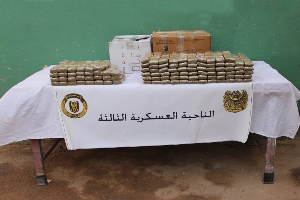 صورة الجيش الوطني يحبط محاولة إدخال 6.88 قنطارا من الكيف المعالج عبر الحدود مع المغرب