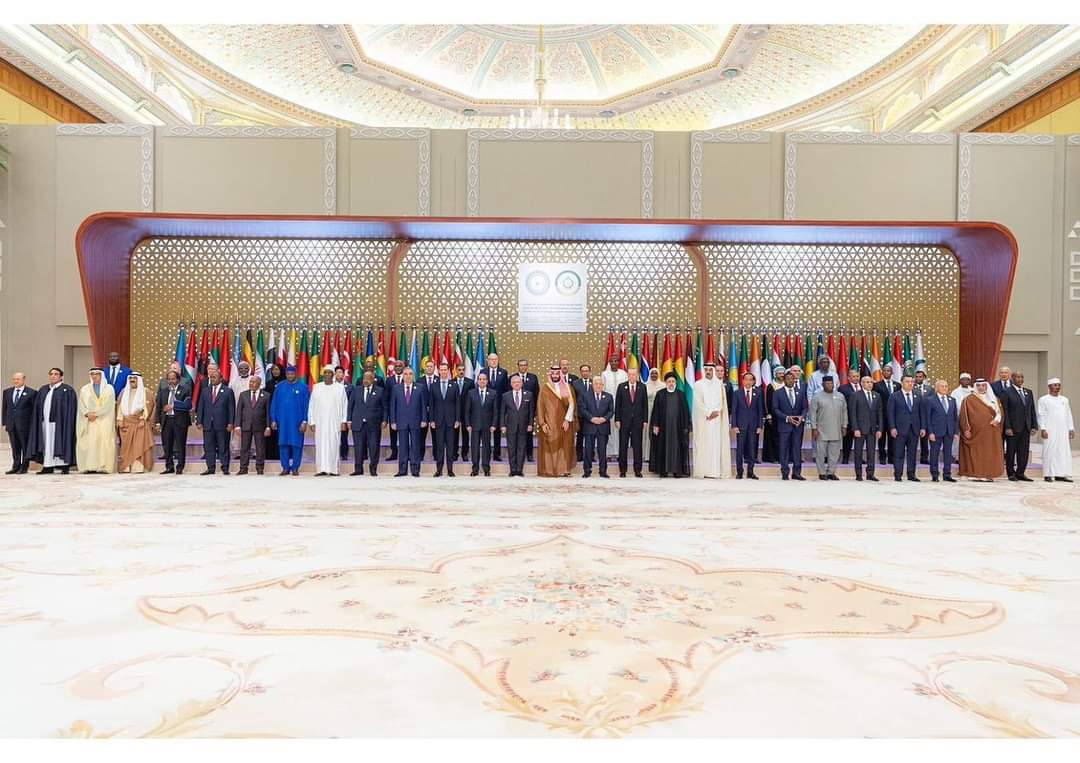 صورة نتنياهو بين اصمتوا و”بلعو” !