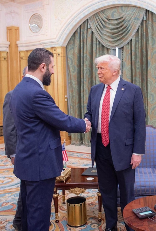 ترامب يشيد بأحمد الشرع:” شخصية قوية وفرصة حقيقية لقيادة سوريا”