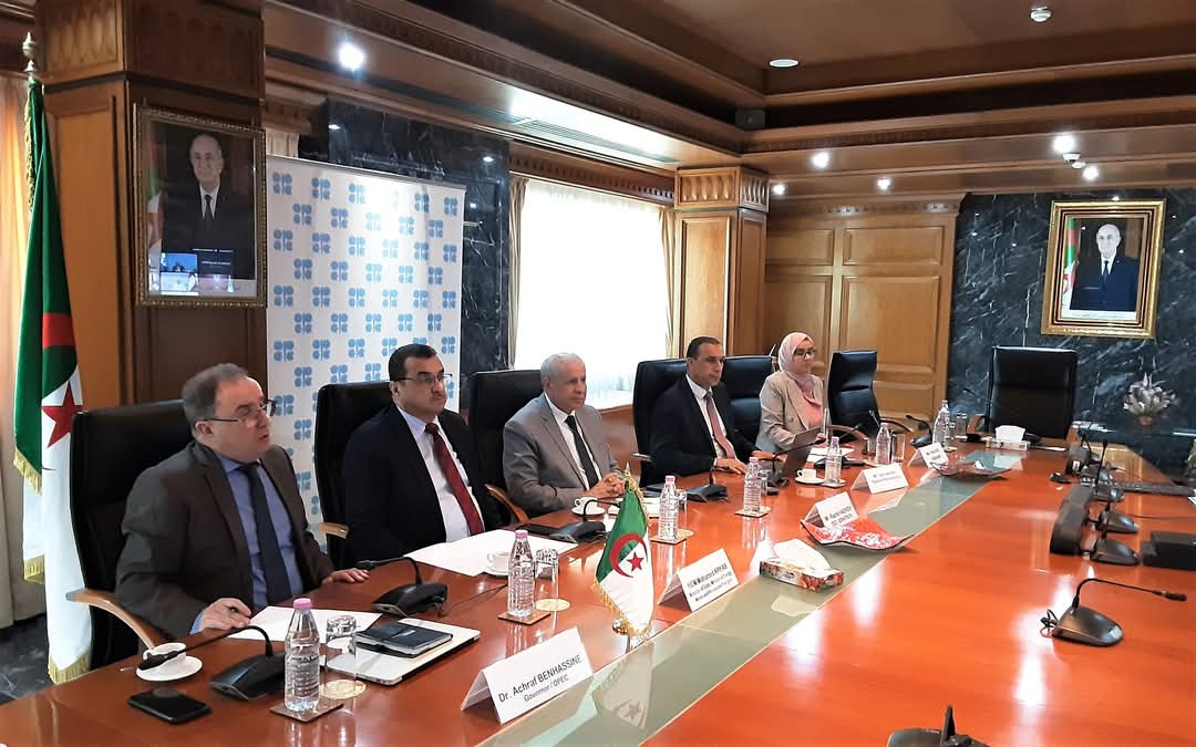 الجزائر ترفع إنتاجها النفطي بـ8000 برميل يوميًا بداية من جويلية