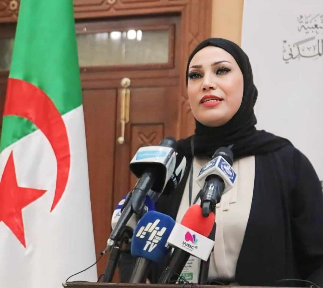 المستشارة القانونية فريدة عبري لـ “الوسط”: دستور الجزائر الجديدة عبّد الطريق نحو تكريس حرّية الصحافة