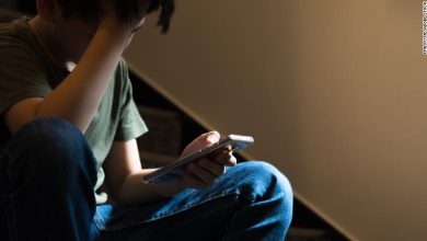 صورة منظمة حقوقية أوروبية تحذر من مخاطر شبكات التواصل الاجتماعي على صحة الأطفال النفسية