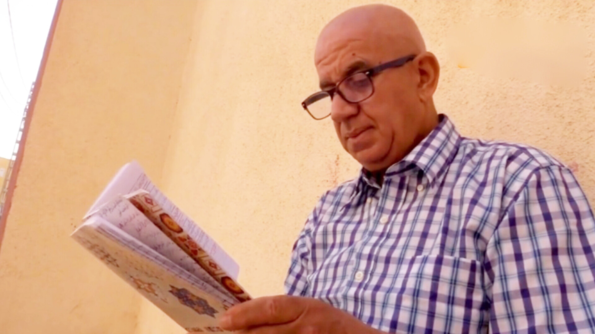 الحاج محمد يعود لاجتياز البكالوريا للمرة السابعة بعزيمة لا تلين !