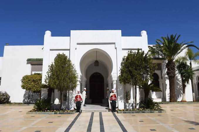 رئاسة الجمهورية تُكذّب حوارا مفبركا للرئيس تبون مع صحف فرنسية وتدين التضليل الإعلامي