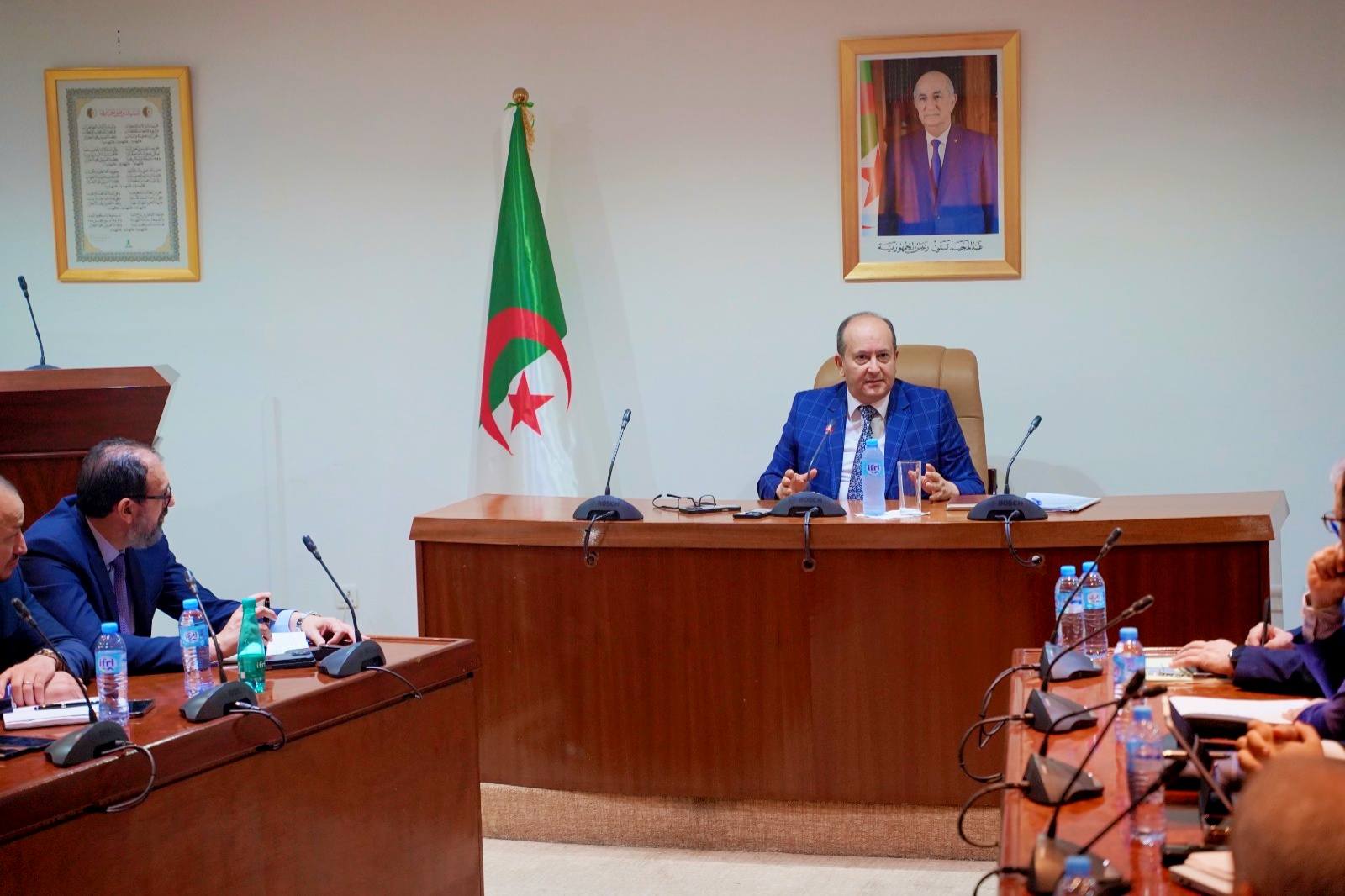 وزارة الصناعة تعلن عن الشروع في إعداد دفتر الشروط الخاص بالصناعة الكهرومنزلية والإلكترونية