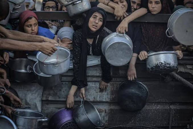 العِزّة بالمذبحة… والتجويع!