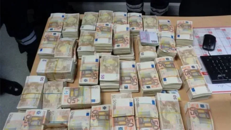 تفكيك شبكة لتزوير العملة وحجز أكثر من 1,85 مليون أورو بالشلف