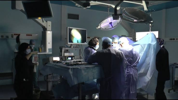 استئصال فص رئوي بتقنية VATS عبر مدخل واحد بمستشفى أول نوفمبر بوهران