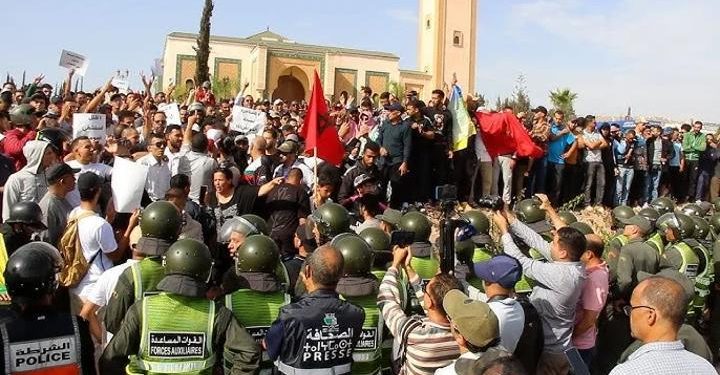 “ثورة على أبواب القصر”