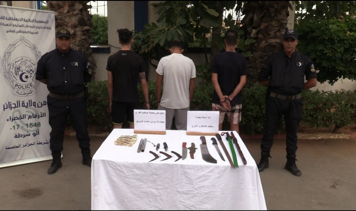 شرطة العاصمة تطيح بعصابة أحياء وتحجز أسلحة بيضاء محظورة